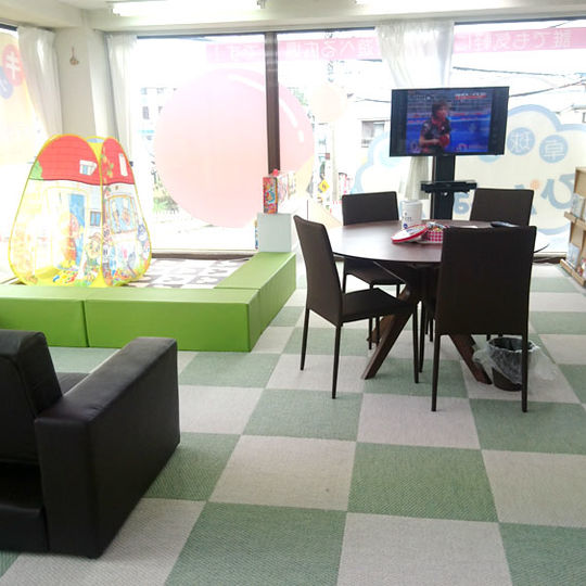 くつろげる卓球場？！テーブルにソファにテレビに！家にいるみたい♪